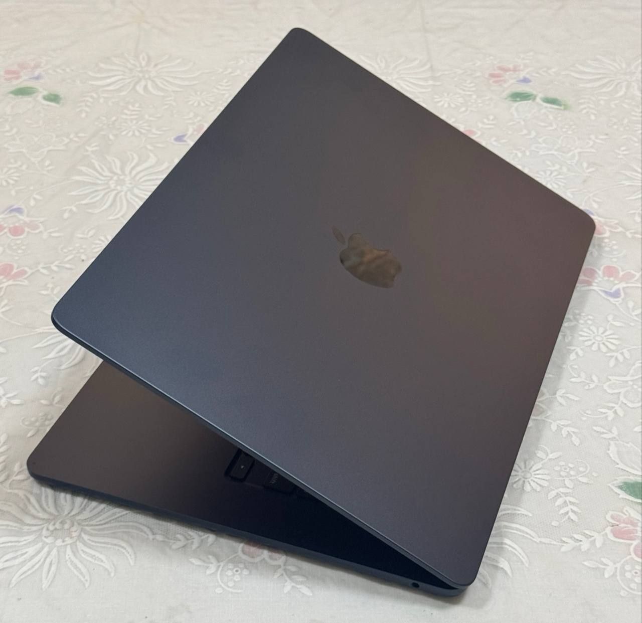 Macbook Air M3 15inch midnight  24gb/512gb

22 sikl 100%