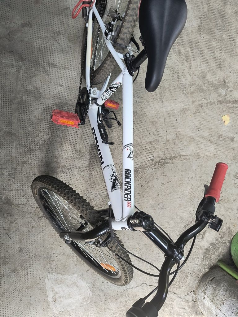 Vând bicicletă B'Twin Rockrider 300 – aproape nouă

Vând bicicletă B’T