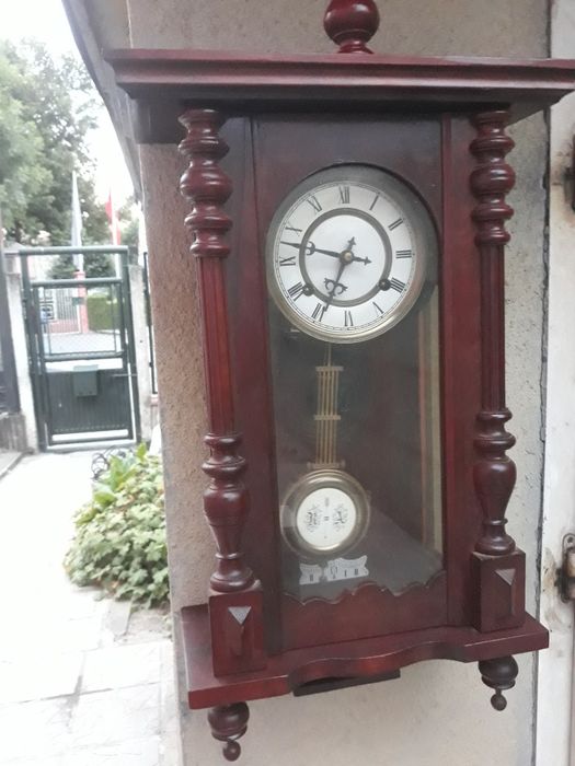 Стенен часовник Junghans