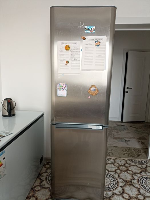 Холодильник сатылады жаксы истеп тур