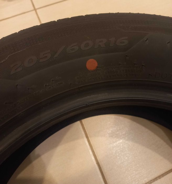 205 60 16 vara Hankook noi