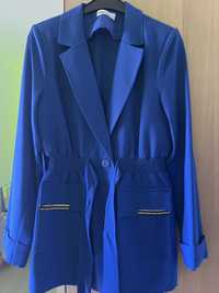Синьо тънко сако с ластик, размер 44, отговаря на 40, цена 40 лв