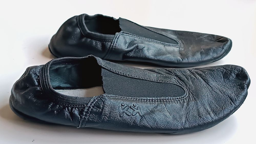 Танцови цвички, естествена кожа, черни - 38 номер  
Колев&Колев 

Разм