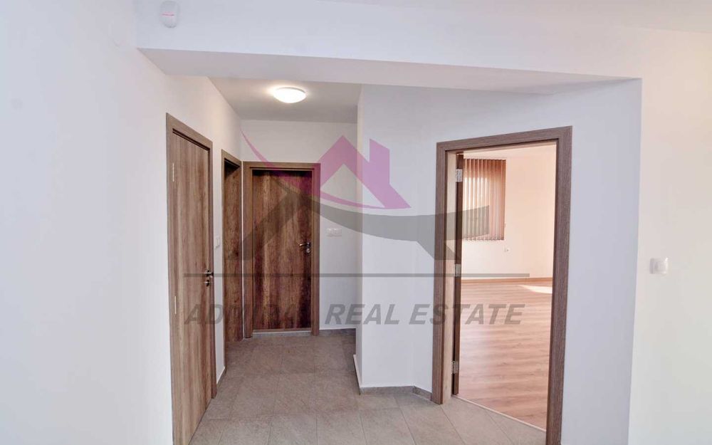Дава се под наем Офис в Варна, Гранд Мол Варна - 108 кв.м за 648 € - Снимка #4