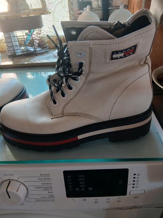 Vând ghete piele Tommy Hilfiger