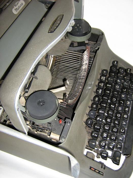 Maşină veche de scris Triumph-Matura