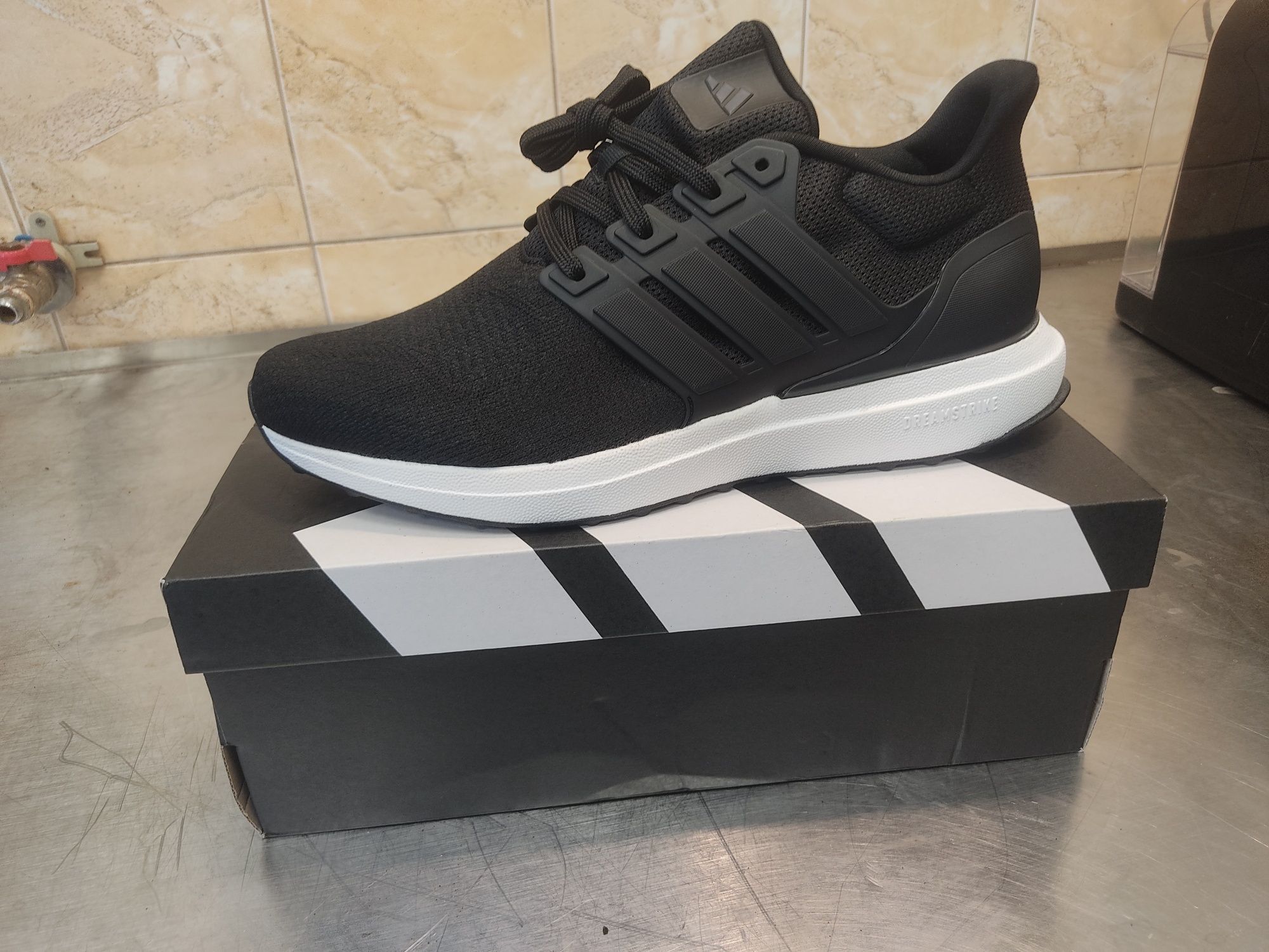 Маратонки Adidas ULTRA DREAM DNA номер UK9 28см