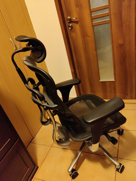 Vând scaun ergonomic Ergohuman V2