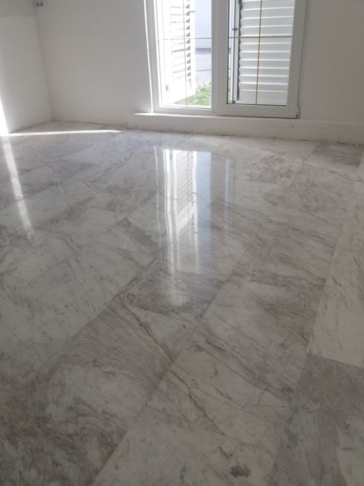 Slefuit lustruit montaj  pardoseli marmura granit travertin glafuri ..