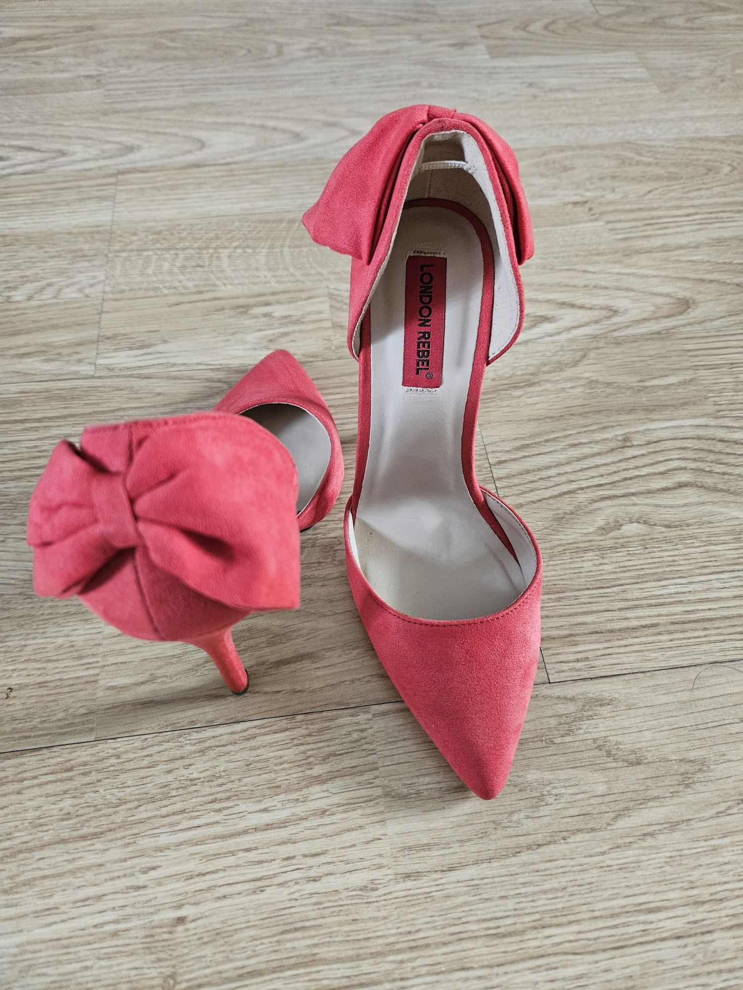 Pantofi 36, o singura purtare