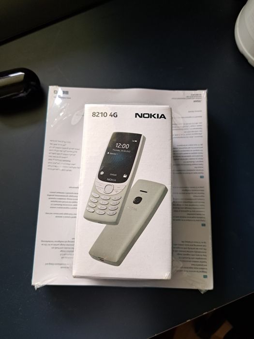 Телвфон Nokia 8210 4G