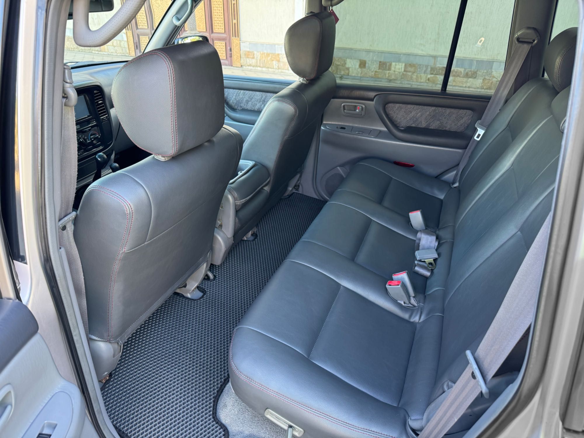 Toyota Land Cruiser 105
