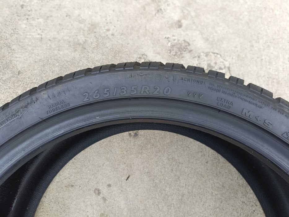 Doua anvelope de iarna 265 35 20 dunlop winter 3D profil 6,5 mm