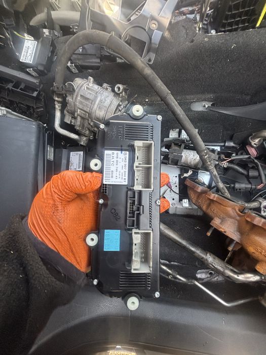 panou  clima vw tiguan an 2011 cod 5K0907044BT