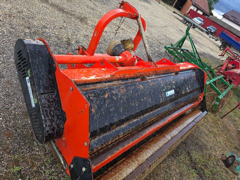 Tocatoare in tiranti la tractor resturi si păsune de 2.8m VIGOLO 2004