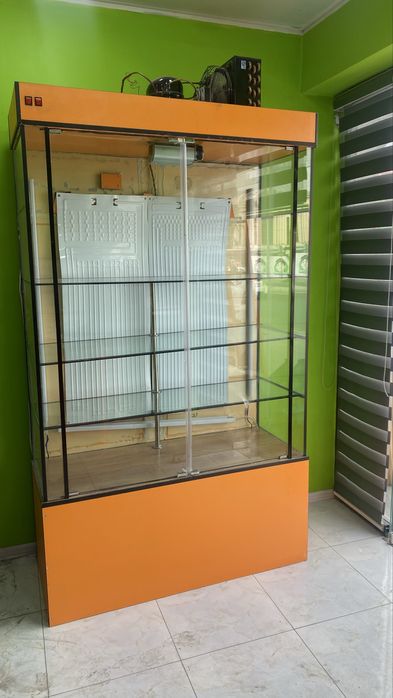 Ветрина холодилник срочна сотилади