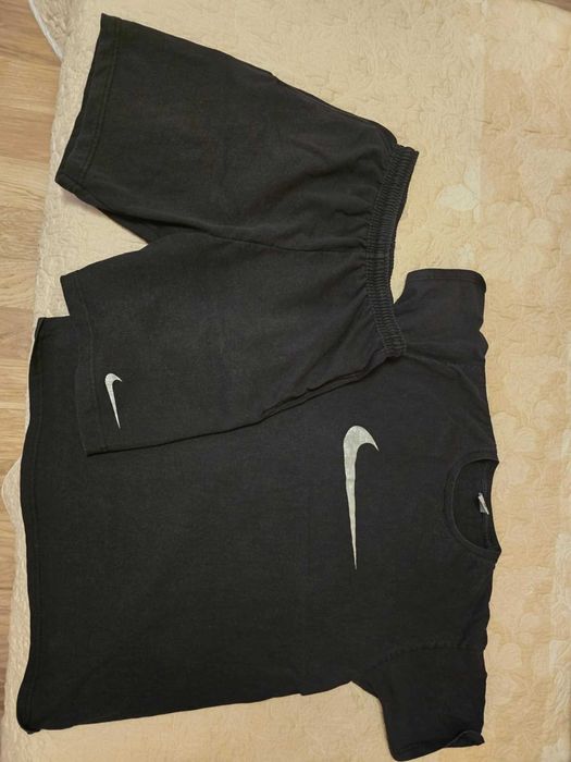 Комплект къси гащи и тениска на Найк