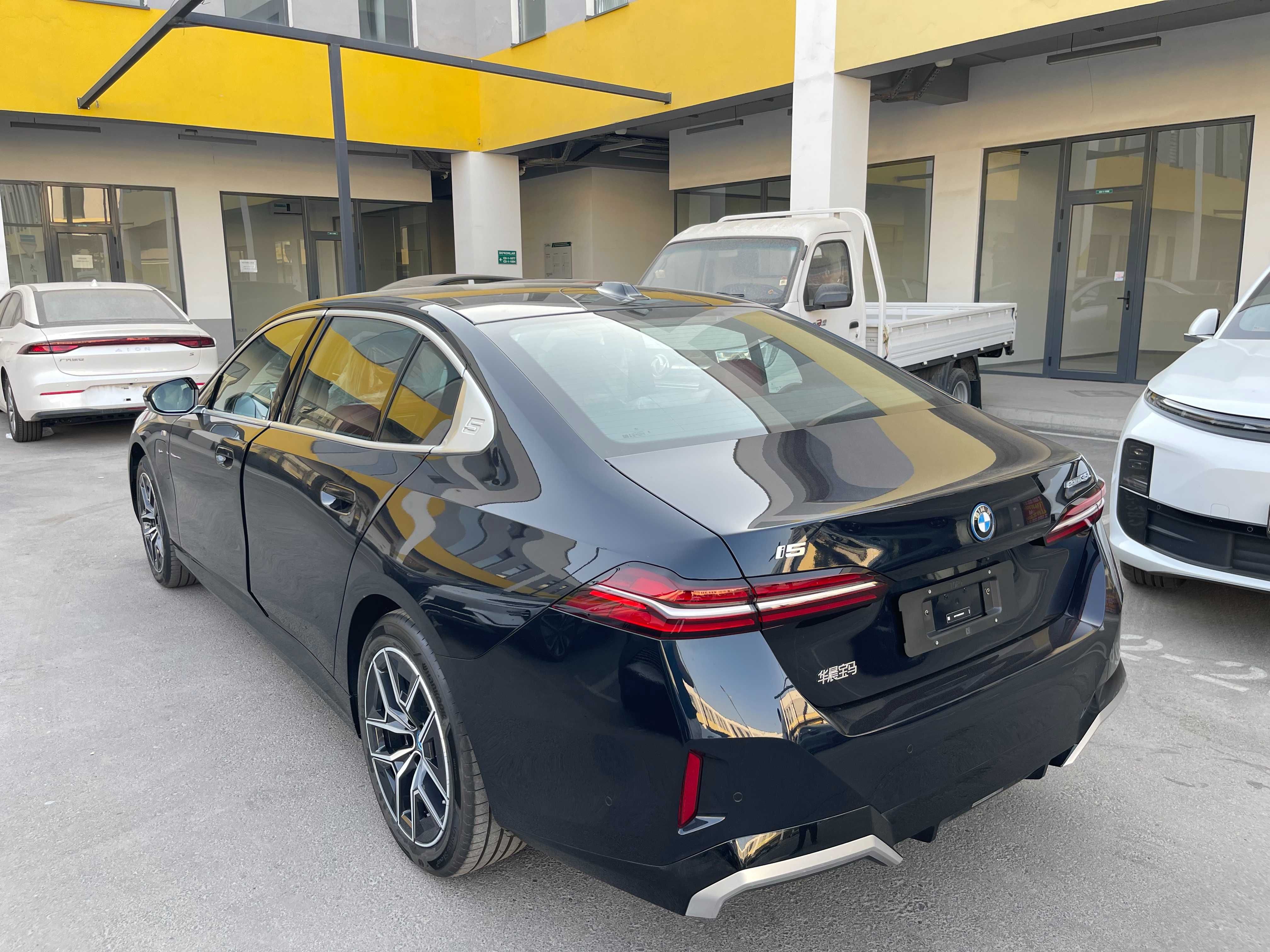 BMW i5 eDrive 35L