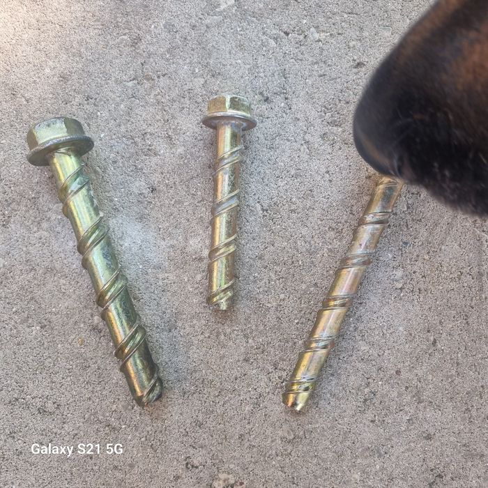 Suruburi cu fixare directă în beton