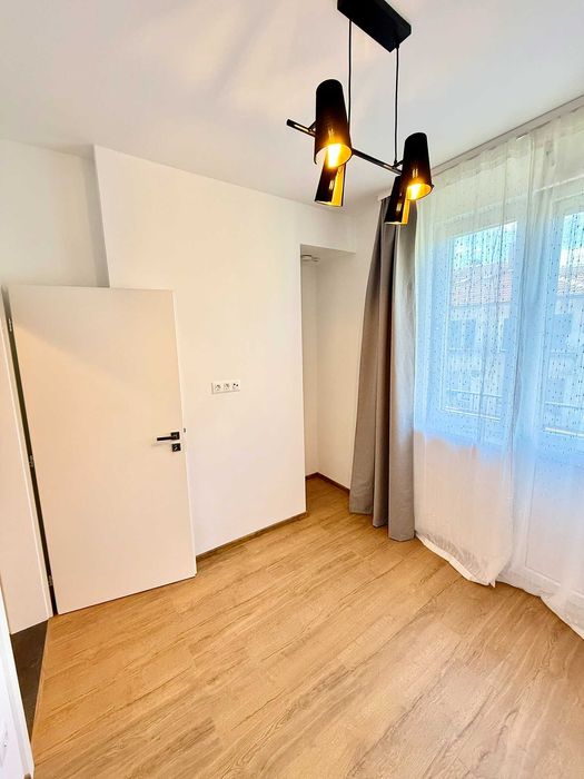 Дава се под наем Тристаен апартамент в София, Център - 75 кв.м за 765 € - Снимка #3