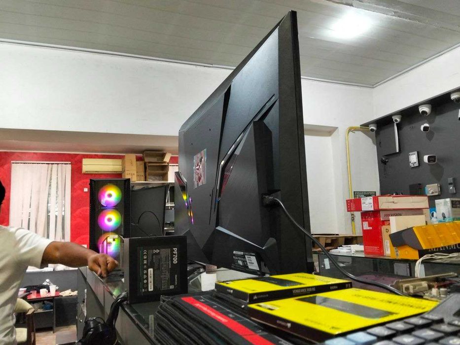43" flat Monitor AORUS FV43U 144hz 3k! Open box!