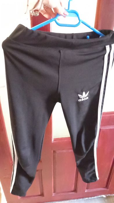 Vând pantaloni adidas dama mărimea S
