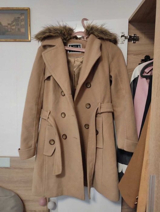 Palton cu guler îmblănit detașabil