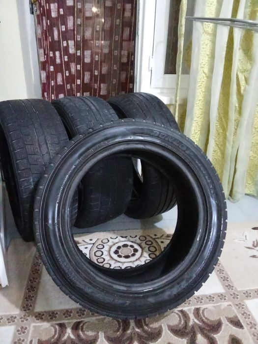 Продам шины липучка зимние размер 215/55/R17. Состояние хорошое