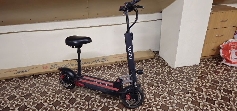 KuKirin M4 (Kugoo) Електрическа тротинетка Скорост 45км/ч, Пробег 50км