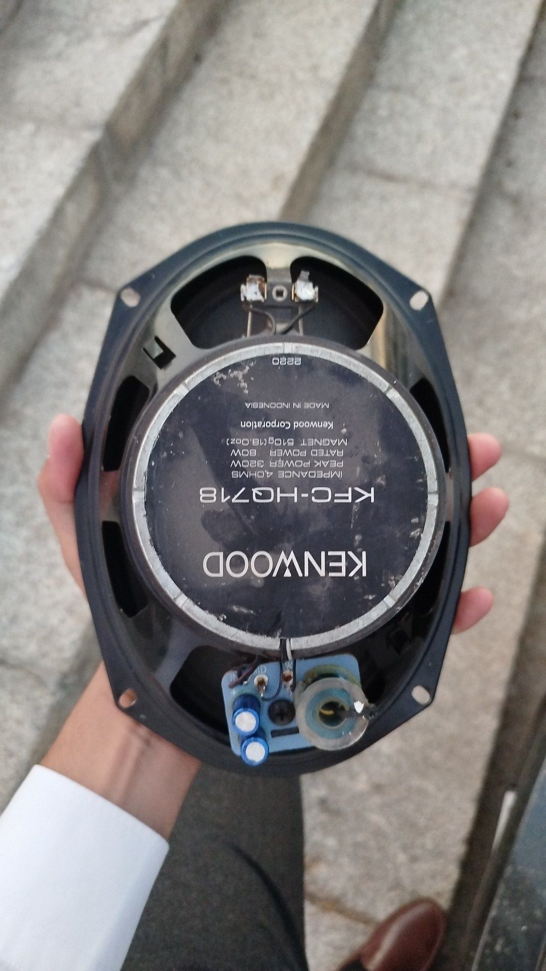 KENWOOD колонка сотилади