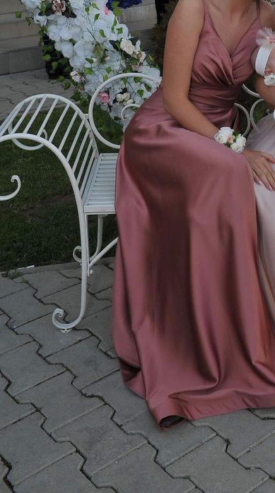 Vând rochie lungă roz plămâniu, mărimea 36-38