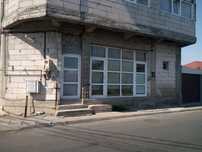 Inchiriez 3 camere decomandate cu bucatarie și baie la parter vila