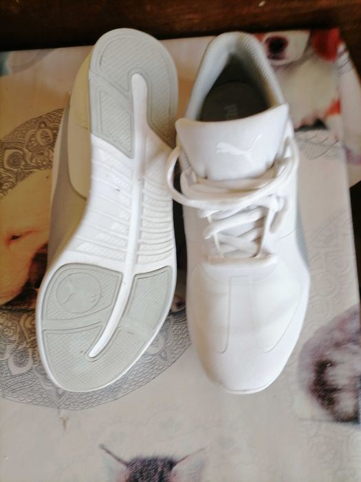 Продавам маратонки на PUMA БЕЛИ. Носени са един път 36 номер перфектни
