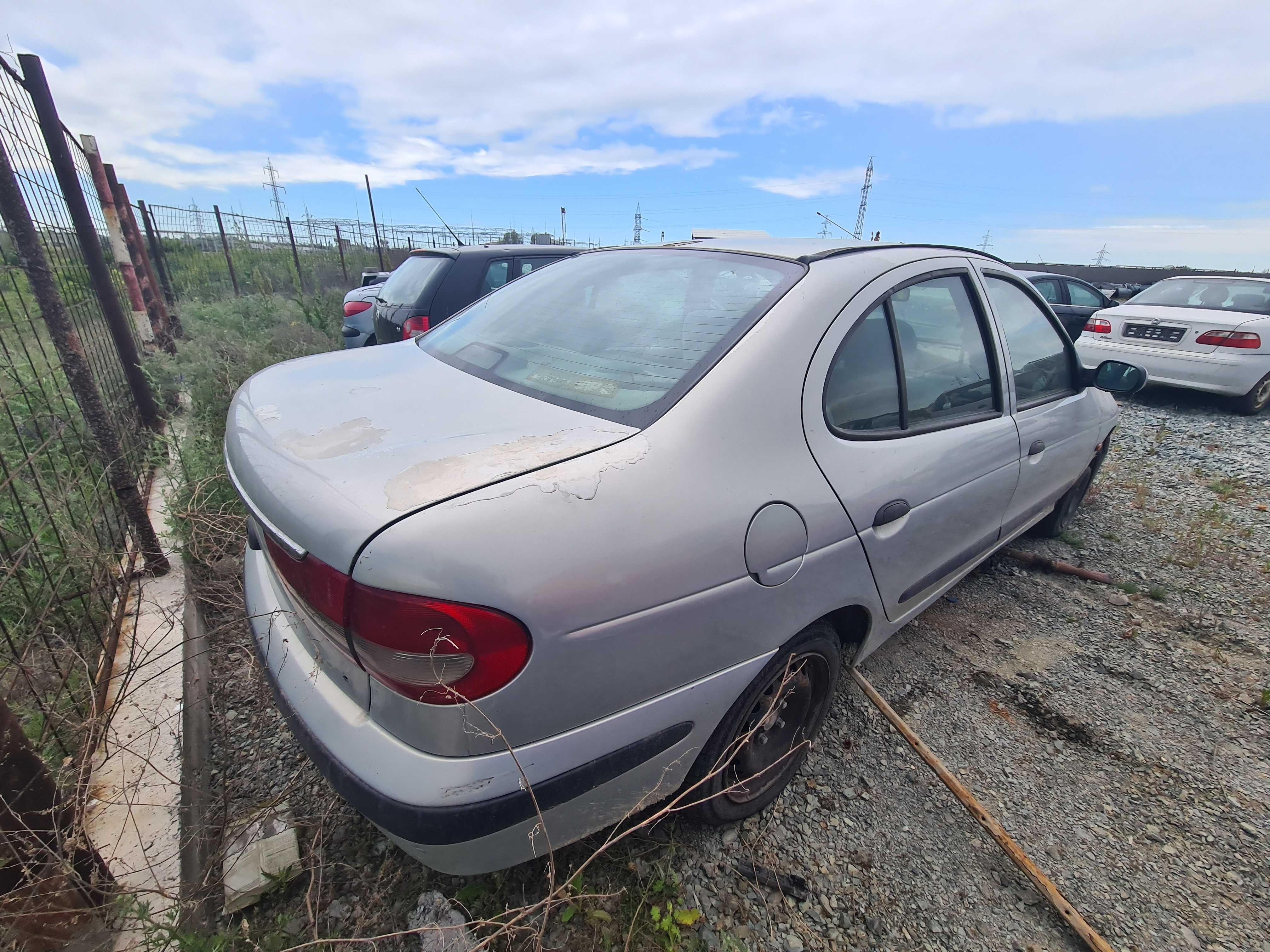 Dezmembram Renault Megane 1