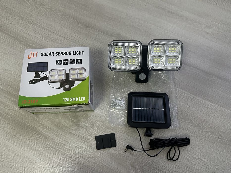 Lampa 120led-uri cu panou solar si senzor de miscare cu 3 moduri
