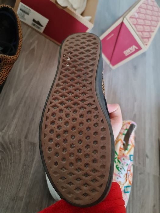 Vans Comfycush Era (Tiny Cheetah) Black si Vans Authentic