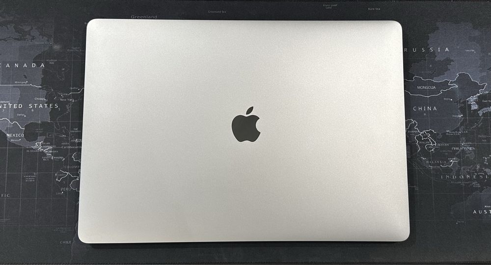 Macbook Pro Touchbar i9 32GB Ram Radeon Pro 560x 4GB