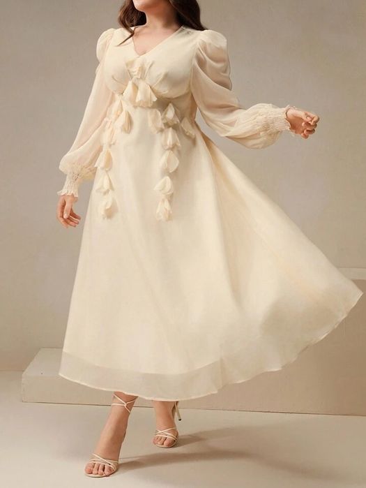 Бежова дълга рокля с 3Д цветя