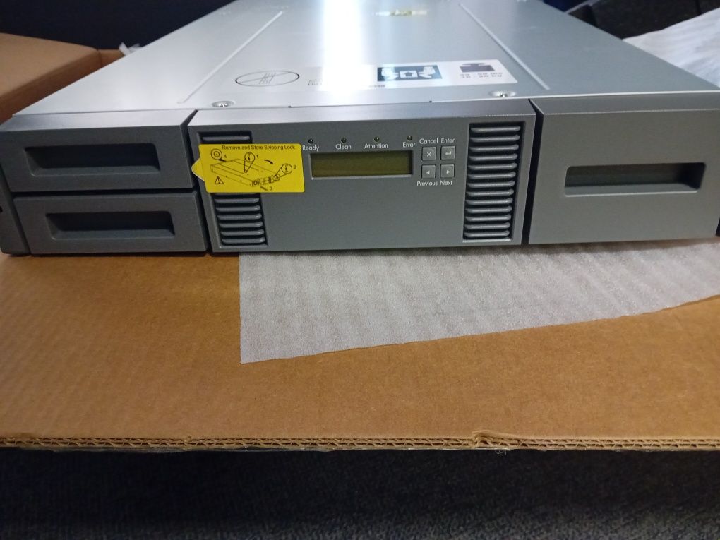 Лентово устройство HP StorageWorks MSL2024 0-Drive Tape Library