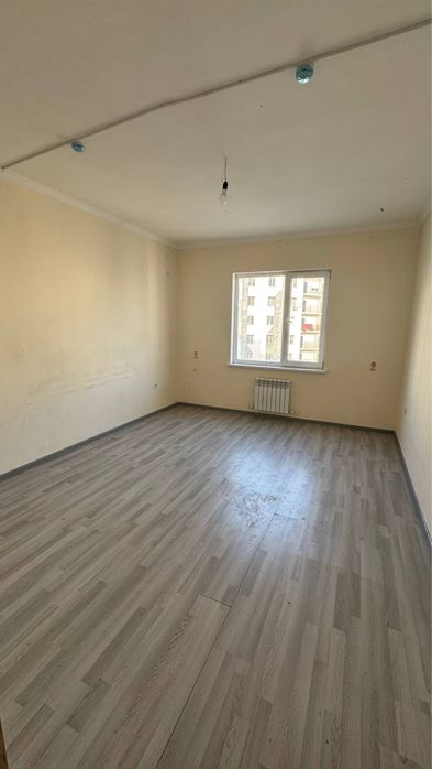 Продаётся 3-х комнатная квартира в массиве Корасув, рядом с 81 школой.