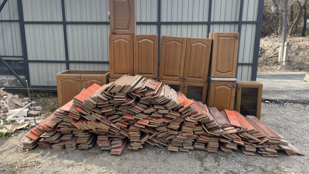 Продается паркет тольщина 1 см