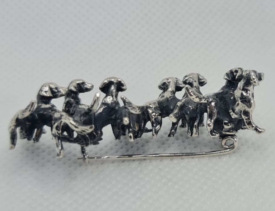Podoabă de vânătoare din argint cu câini de vânătoare unicat