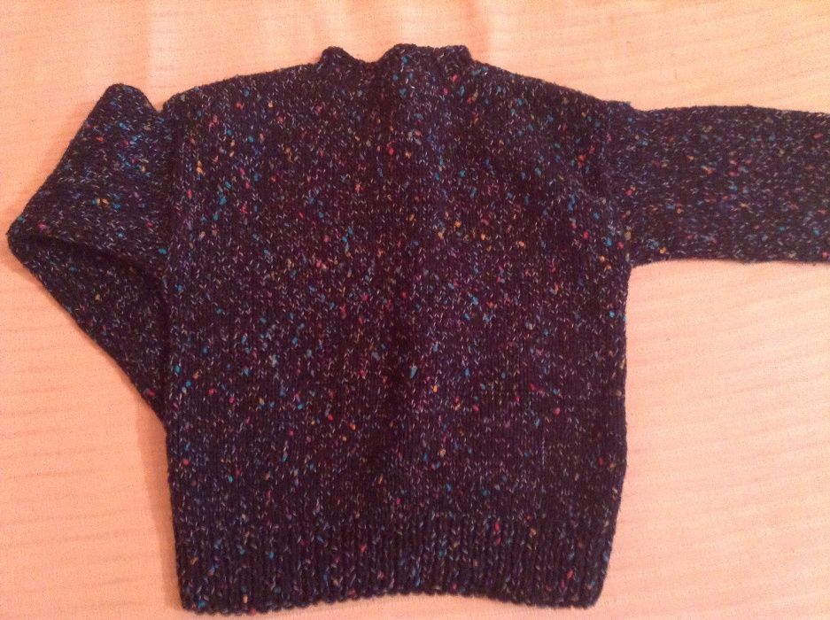 Pulover negru lucrat manual