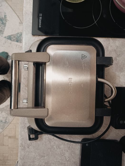 Вафельница Bork G-700