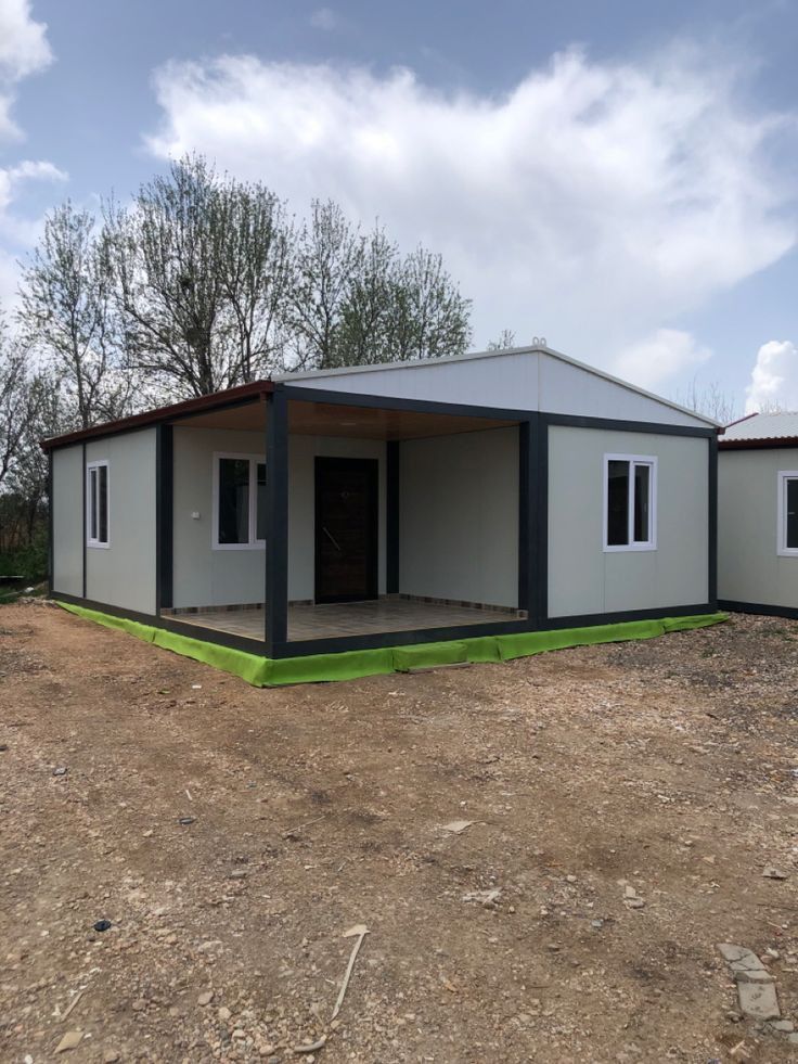 Casele din panouri termoizolante sunt apreciate pentru simplitatea mon