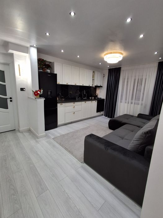 Vând apartament renovat recent