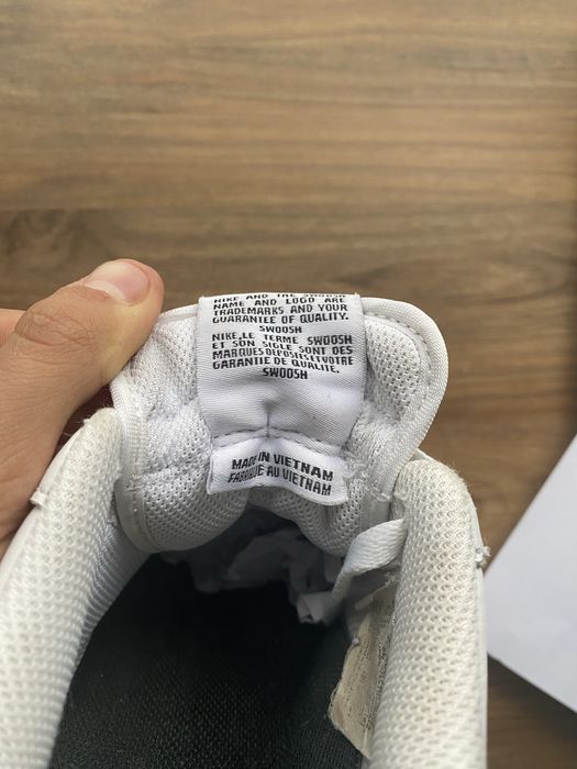 Vand AirForce 1 albi cu contur negru