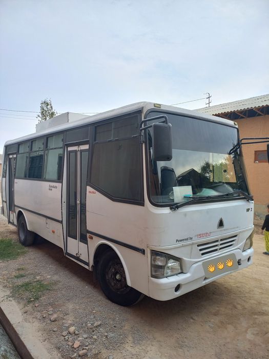 Isuzi NP 21 avtbus