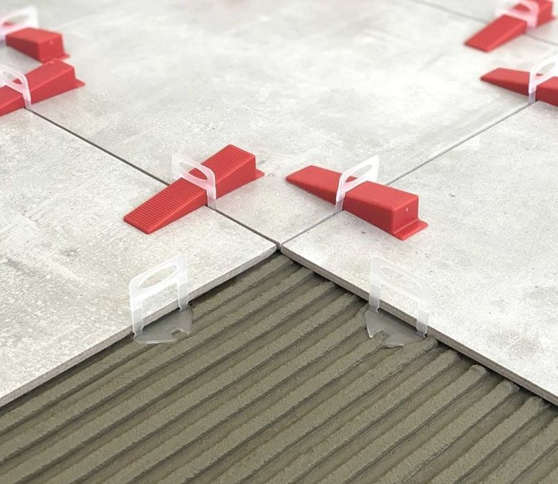 Vând clipsuri , pene, distanțier autonivelant  gresie , clește metalic