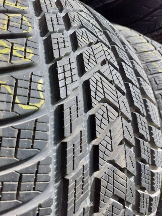 o anvelopa doua trei iarna 285 40 20 pirelli scorpion winter bmw